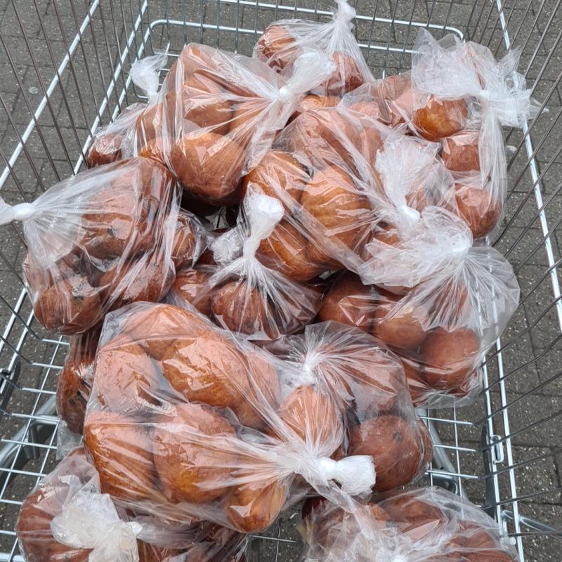 Oliebollen voor de nachtopvang.